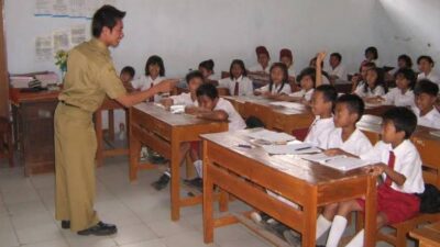 Guru SD Temukan Harta Karun VOC Bernilai Miliaran di Halaman Sekolah