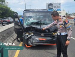 Pikap Hantam Honda Brio di Flyover Mochtar Kusumaatmadja Bandung, Dua Orang Terluka